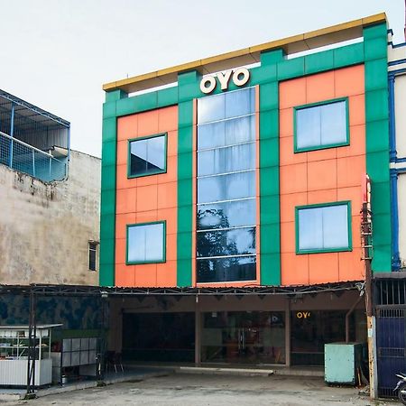 Oyo 529 Hotel Paninda Medan Esterno foto