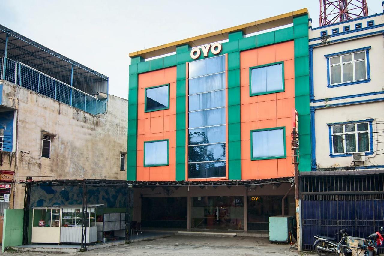 Oyo 529 Hotel Paninda Medan Esterno foto