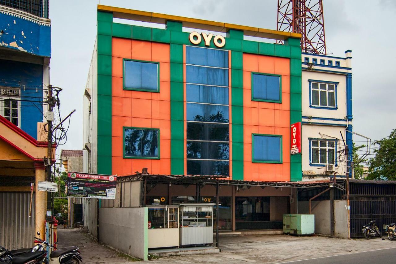 Oyo 529 Hotel Paninda Medan Esterno foto