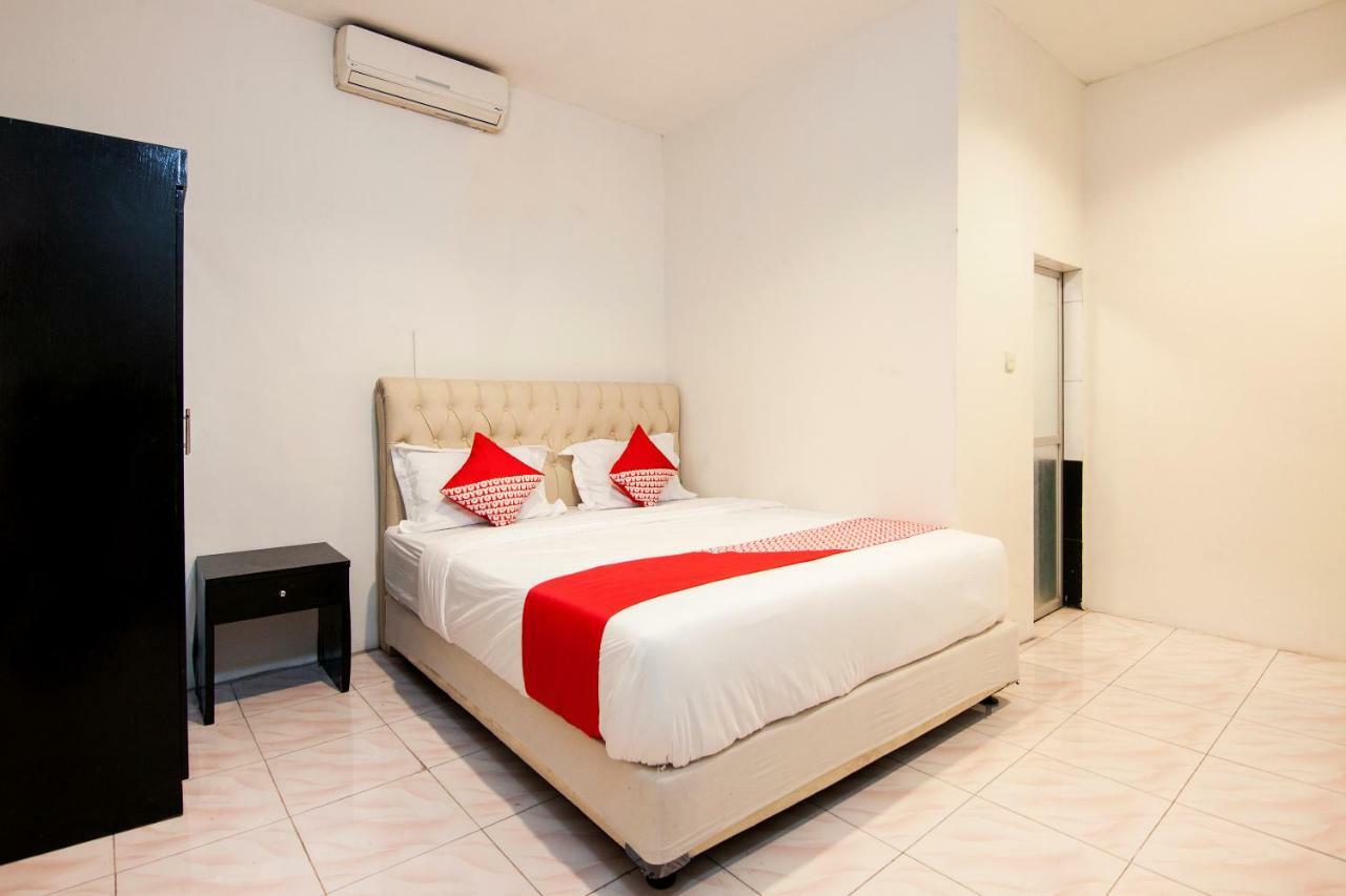 Oyo 529 Hotel Paninda Medan Esterno foto