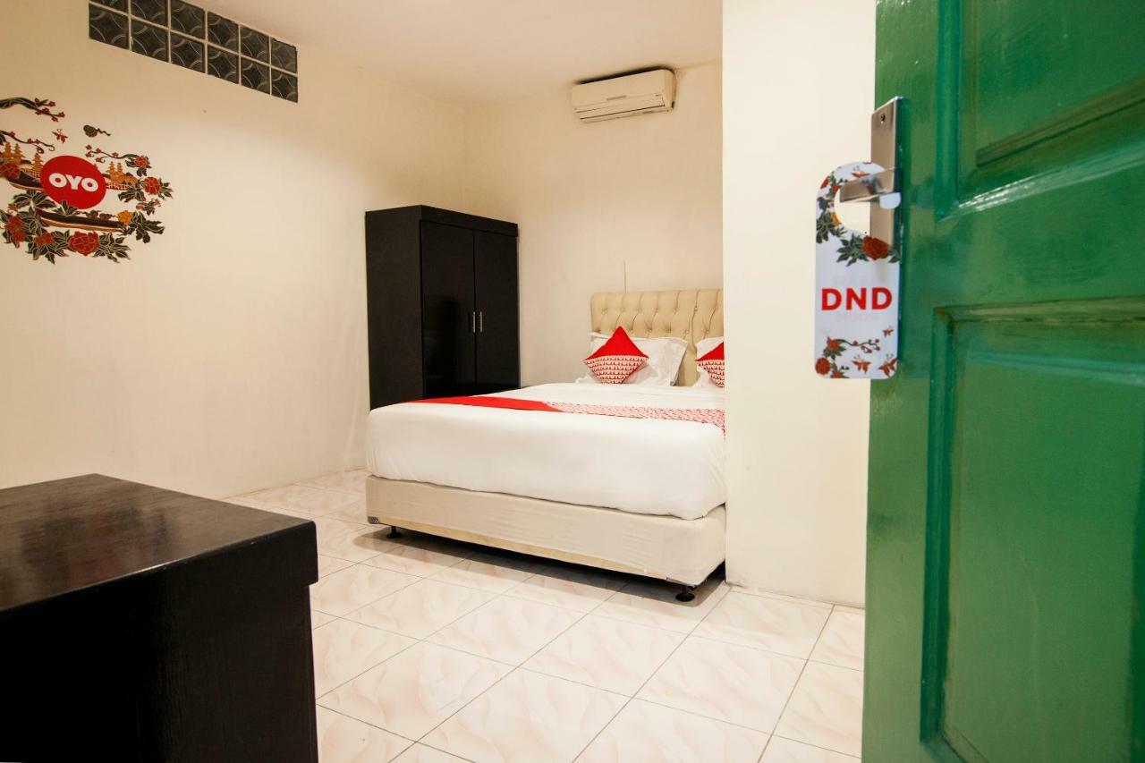 Oyo 529 Hotel Paninda Medan Esterno foto