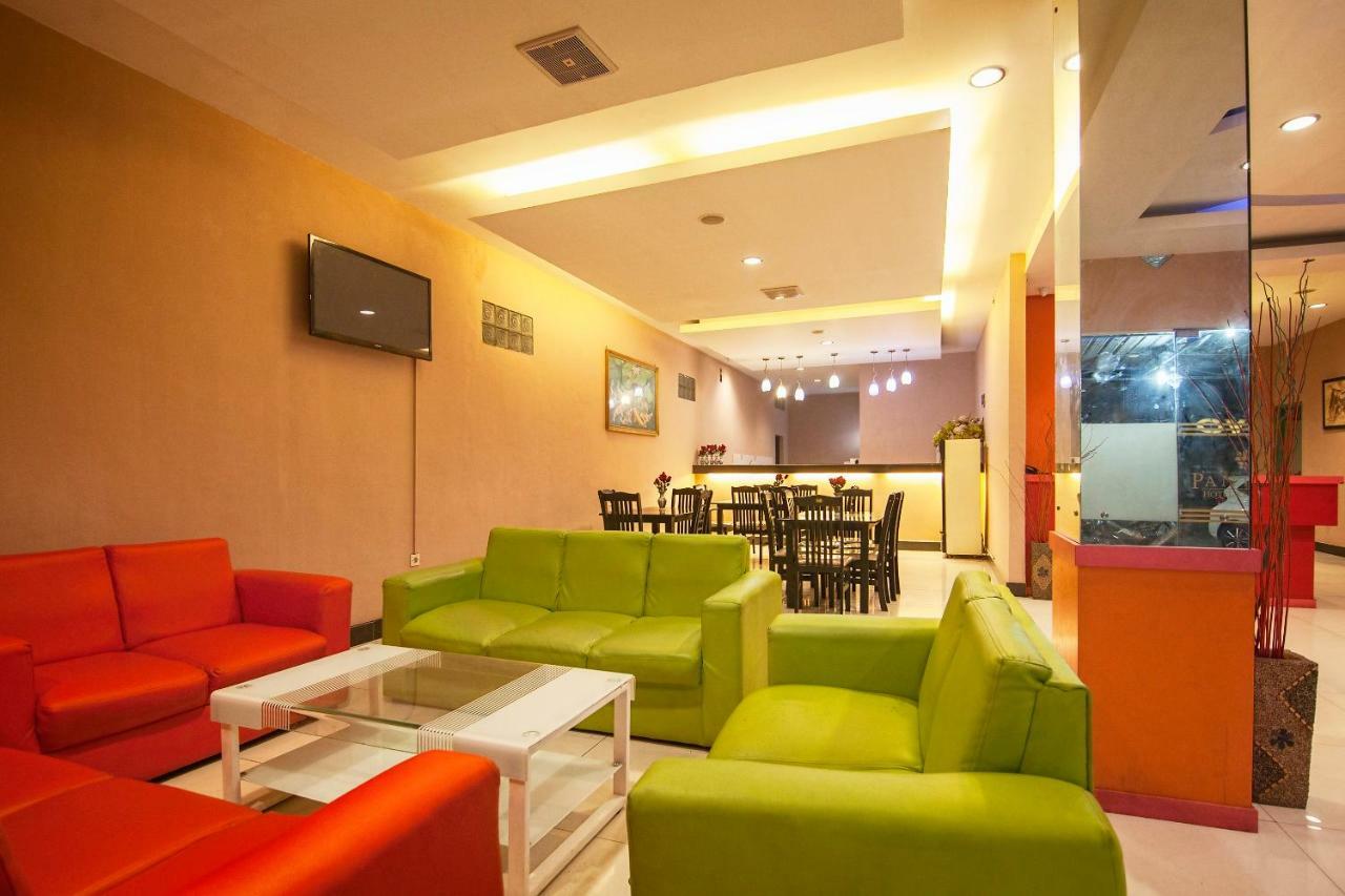 Oyo 529 Hotel Paninda Medan Esterno foto