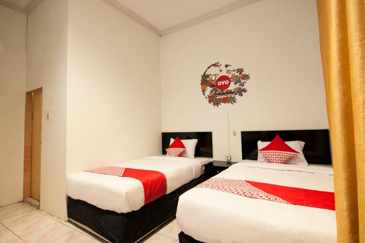 Oyo 529 Hotel Paninda Medan Esterno foto