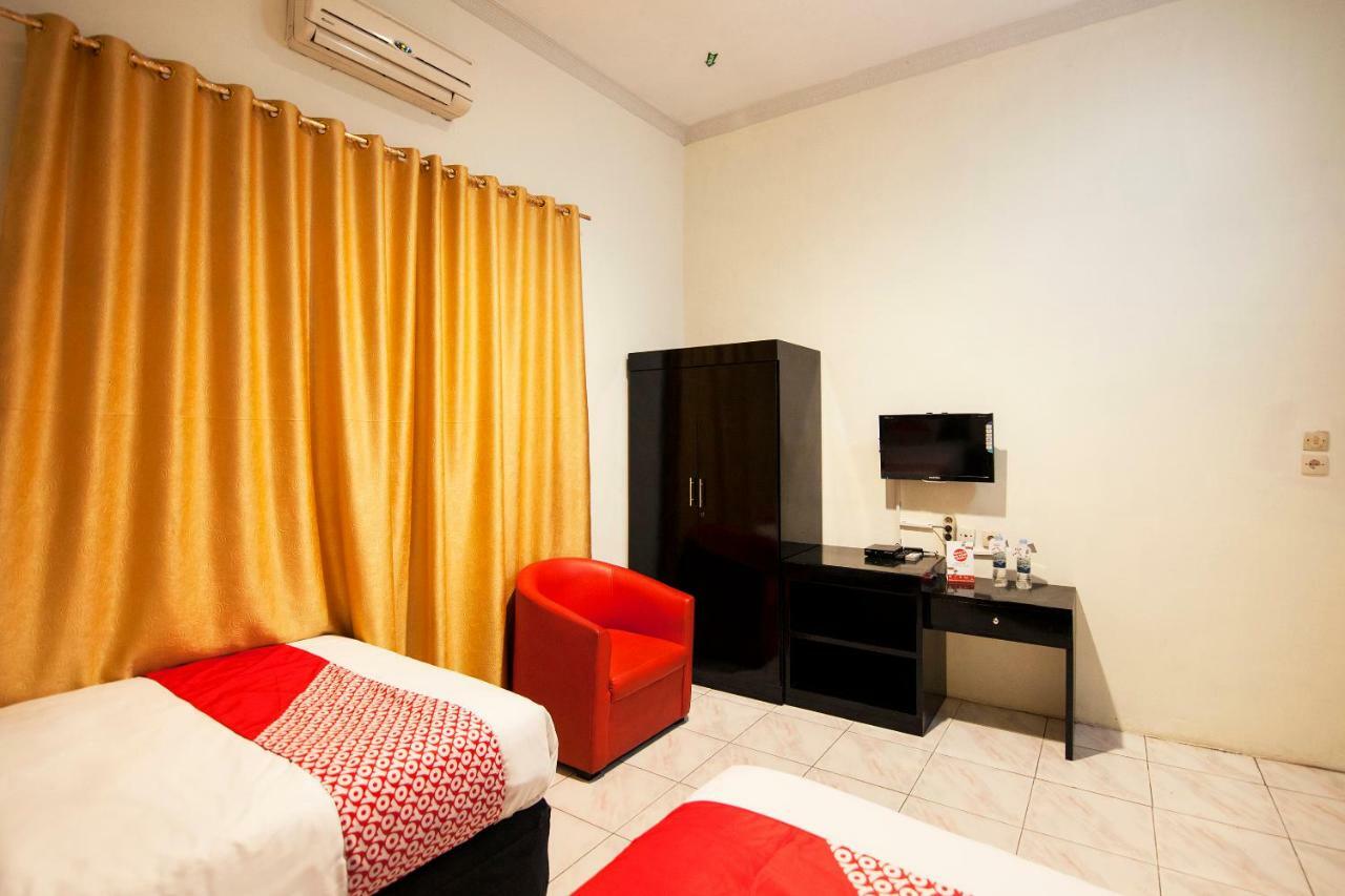 Oyo 529 Hotel Paninda Medan Esterno foto